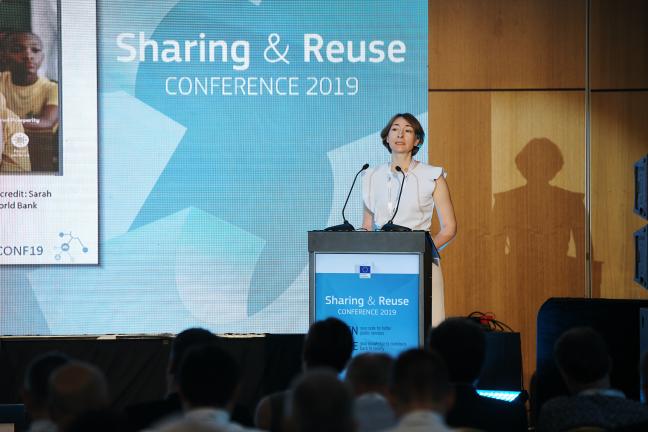 Stela Molcan, leading the technology and innovation lab at the World Bank Group, presenting at the Sharing & Reuse Conference 2019 in Bucharest